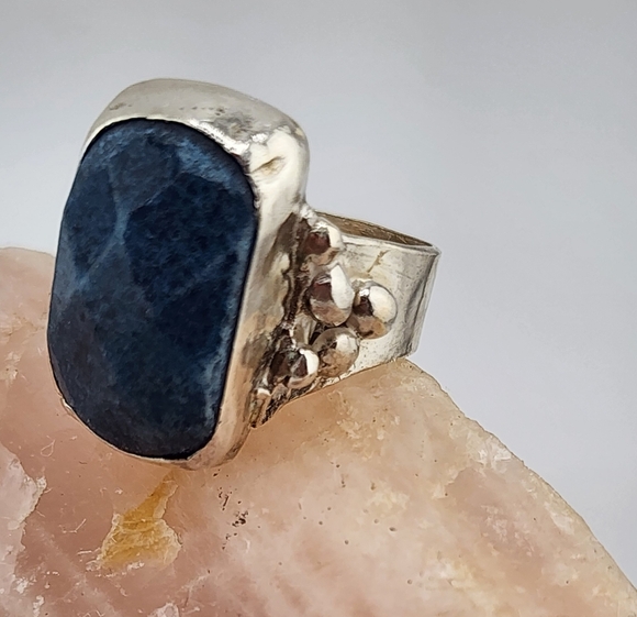 APETITE BLUE GEMSTONE RING BRUTALIST DESIGN HANDMADE IN STERLING SILVER SIZE 8.5